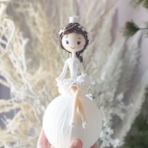 Jéghercegnő hógolyón - karácsony - karácsonyi lakásdekoráció - karácsonyfadíszek - Meska.hu