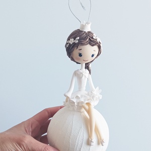 Jéghercegnő hógolyón - karácsony - karácsonyi lakásdekoráció - karácsonyfadíszek - Meska.hu