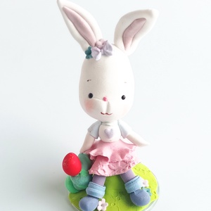 Nyuszi kislány tojással - esküvő - dekoráció - asztaldísz - Meska.hu