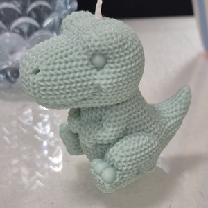  T-rex formagyertya kötött mintával - otthon & életmód - gyertya, illat, aroma - gyertya - Meska.hu