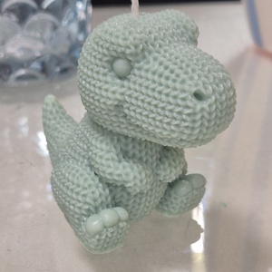  T-rex formagyertya kötött mintával - Meska.hu