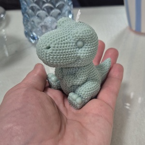  T-rex formagyertya kötött mintával - otthon & életmód - gyertya, illat, aroma - gyertya - Meska.hu
