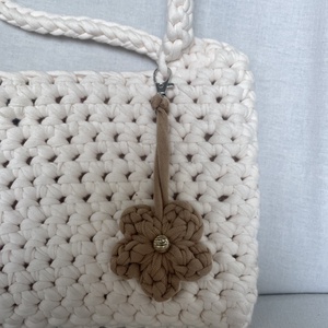 Loop Virág alakú charm, Táska & Tok, Kulcstartó & Táskadísz, Táskadísz, Horgolás, Varrás, MESKA