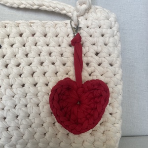 Loop Szív alakú charm, Táska & Tok, Kulcstartó & Táskadísz, Táskadísz, Horgolás, MESKA