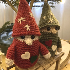 Karácsonyi manó - bordó - Meska.hu