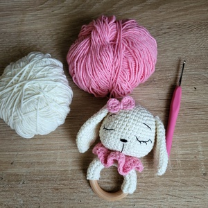Horgolt nyuszi  csörgő amigurumi - játék & sport - 3 éves kor alattiaknak - csörgő - Meska.hu