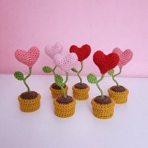 Horgolt szív virág kaspóban - Meska.hu
