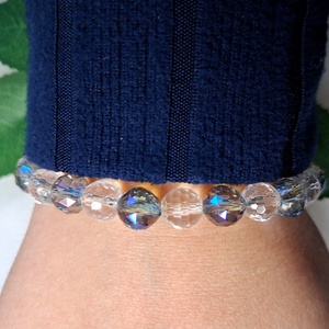 Fazettált kék aurakvarc és hegyikristály karkötő - ékszer - karkötő - ásványkarkötő - Meska.hu