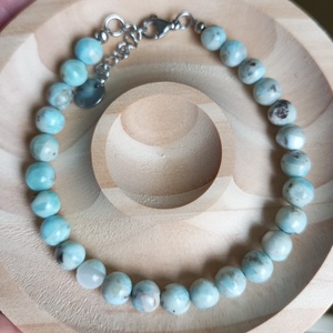 Larimar ásvány karkötő � természetes, kevert mintázatú 6 mm-es gyöngyökből - ékszer - karkötő - ásványkarkötő - Meska.hu