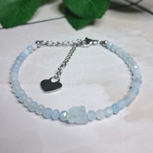 Finom akvamarin karkötő nyers központi elemmel, Ékszer, Karkötő, Ásványkarkötő, , MESKA