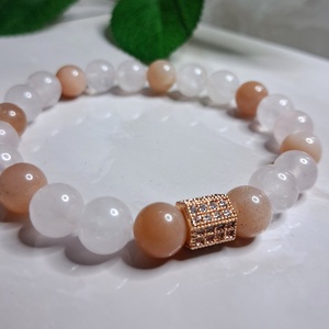 Rózsakvarc és holdkő ásvány karkötő cirkóniás dísszel - ékszer - karkötő - ásványkarkötő - Meska.hu