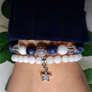 Szodalit és fehér jáde ásvány karkötő szett, ezüst színű cirkóniás díszekkel - ékszer - karkötő - ásványkarkötő - Meska.hu