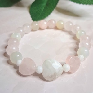 Ásvány karkötő holdkővel és rózsakvarccal � szív alakú kövekkel - ékszer - karkötő - ásványkarkötő - Meska.hu