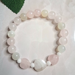 Ásvány karkötő holdkővel és rózsakvarccal � szív alakú kövekkel - ékszer - karkötő - ásványkarkötő - Meska.hu