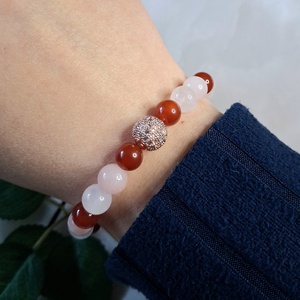 Ásvány karkötő karneollal és rózsakvarccal � cirkóniás gömb dísszel - ékszer - karkötő - ásványkarkötő - Meska.hu