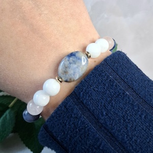 Szodalit és rózsakvarc ásvány karkötő hójádéval és hematit köztesekkel - ékszer - karkötő - ásványkarkötő - Meska.hu