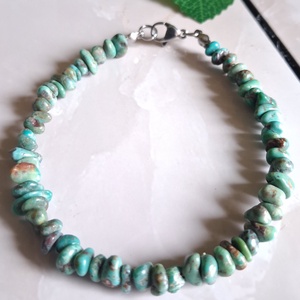 Türkiz splitter karkötő nemesacél kapoccsal - ékszer - karkötő - ásványkarkötő - Meska.hu