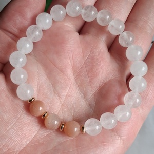 Holdkő és fehér jáde ásvány karkötő � tisztaság, nőiesség - ékszer - karkötő - ásványkarkötő - Meska.hu