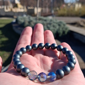 Minimal matt hematit és kék aurakvarc ásvány karkötő - ékszer - karkötő - ásványkarkötő - Meska.hu