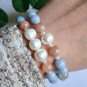 Angelit és holdkő ásvány karkötő tenyésztett gyönggyel - ékszer - karkötő - ásványkarkötő - Meska.hu