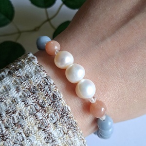 Angelit és holdkő ásvány karkötő tenyésztett gyönggyel, Ékszer, Karkötő, Ásványkarkötő, , MESKA