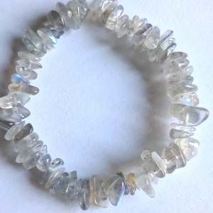 Labradorit splitter ásvány karkötő- természetes forma, szép fényjáték- Videóval - ékszer - karkötő - ásványkarkötő - Meska.hu