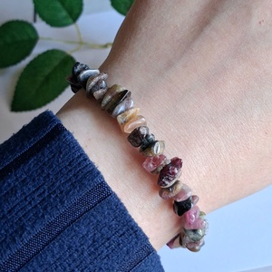 Vegyes turmalin splitter karkötő nemesacél kapoccsal - ékszer - karkötő - ásványkarkötő - Meska.hu