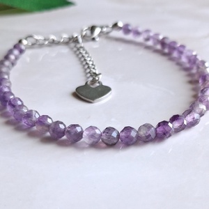 Ametiszt ásvány karkötő, 4 mm-es fazettált ametiszt gyöngyökből, nemesacél szerelékkel - ékszer - karkötő - ásványkarkötő - Meska.hu
