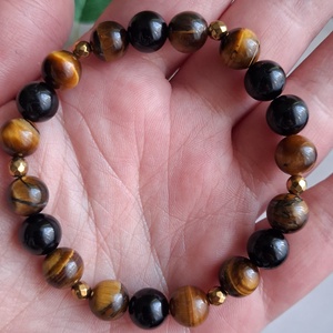 Tigrisszem és fekete turmalin ásvány karkötő hematittal- védelmező karkötő - ékszer - karkötő - ásványkarkötő - Meska.hu