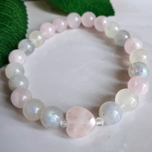 Labradorit, szivárvány holdkő és madagaszkári rózsakvarc ásvány karkötő- fazettált rózsakvarc szívvel - ékszer - karkötő - ásványkarkötő - Meska.hu
