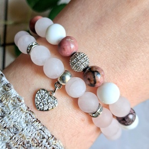 Rózsakvarc és rodonit ásvány karkötő szett � szívcsakra, szív medállal - ékszer - karkötő - ásványkarkötő - Meska.hu