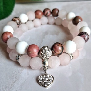 Rózsakvarc és rodonit ásvány karkötő szett � szívcsakra, szív medállal - ékszer - karkötő - ásványkarkötő - Meska.hu