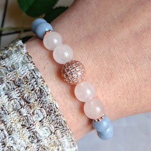 Rózsakvarc és angelit nőies ásvány karkötő rose gold cirkóniás gömbbel - ékszer - karkötő - ásványkarkötő - Meska.hu