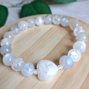 Labradorit, holdkő és hegyikristály ásvány karkötő- fazettált holdkő szívvel - ékszer - karkötő - ásványkarkötő - Meska.hu