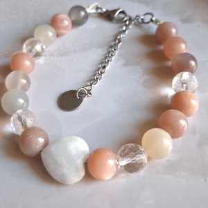 Anyák napi ajándék: ásvány karkötő díszdobozban, kísérőkártyával- holdkő és hegyikristály - ékszer - karkötő - ásványkarkötő - Meska.hu