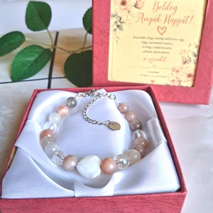 Anyák napi ajándék: ásvány karkötő díszdobozban, kísérőkártyával- holdkő és hegyikristály - Meska.hu