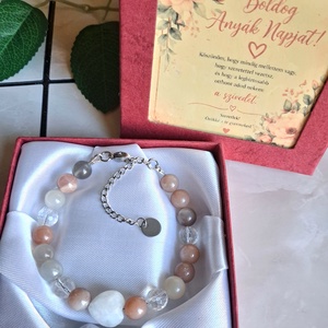 Anyák napi ajándék: ásvány karkötő díszdobozban, kísérőkártyával- holdkő és hegyikristály - ékszer - karkötő - ásványkarkötő - Meska.hu