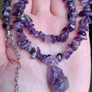 Ametiszt nyaklánc nyers medállal � egyedi lila ásvány ékszer, természetes kő - Meska.hu