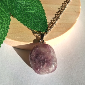 Lila lepidolit ásvány medál vékony nemesacél láncon � 50 cm - Meska.hu