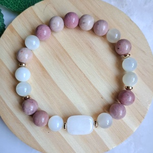 Rodonit tulit, holdkő és fehér jáde ásvány karkötő hematit köztesekkel - ékszer - karkötő - ásványkarkötő - Meska.hu