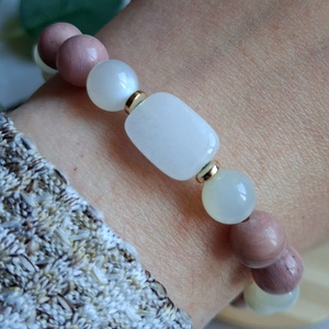 Rodonit tulit, holdkő és fehér jáde ásvány karkötő hematit köztesekkel - ékszer - karkötő - ásványkarkötő - Meska.hu