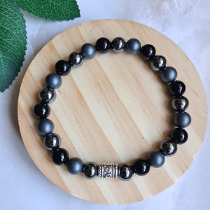 Férfi ónix�hematit karkötő matt hematittal - Minimalista ásvány karkötő - ékszer - karkötő - ásványkarkötő - Meska.hu