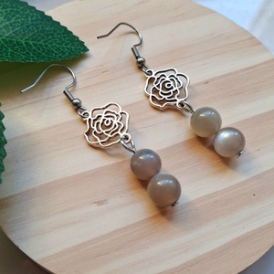 Holdkő ásvány fülbevaló virággal - ékszer - fülbevaló - lógó fülbevaló - Meska.hu