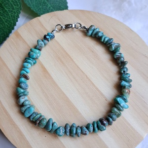 Türkiz splitter karkötő nemesacél kapoccsal - ékszer - karkötő - ásványkarkötő - Meska.hu