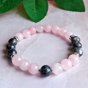 Larvikit és rózsakvarc ásvány karkötő nemesacéllal, Ékszer, Karkötő, Ásványkarkötő, , Letisztult, mégis különleges ásvány karkötő, ahol a lágy rózsaszín és a mély, fémesen csillanó szür..., MESKA