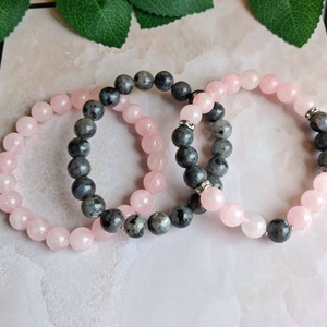 Larvikit és rózsakvarc ásvány karköt szett- 3 db - ékszer - karkötő - ásványkarkötő - Meska.hu