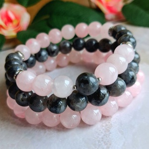 Larvikit és rózsakvarc ásvány karköt szett- 3 db - ékszer - karkötő - ásványkarkötő - Meska.hu