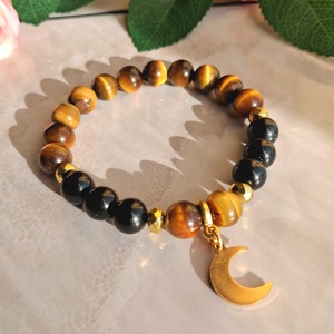 Tigrisszem ásvány karkötő fekete turmalinnal, félhold medállal - ékszer - karkötő - ásványkarkötő - Meska.hu