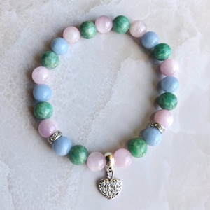 Kunzit, orosz amazonit és angelit ásvány karkötő cirkóniás szív medállal - ékszer - karkötő - ásványkarkötő - Meska.hu