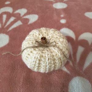 Mini horgolt tök, fahéj rúddal, Kellékek & szerszámok, Dekorációs kellékek, Őszi dekor, Őszi dekortök, Horgolás, Varrás, MESKA